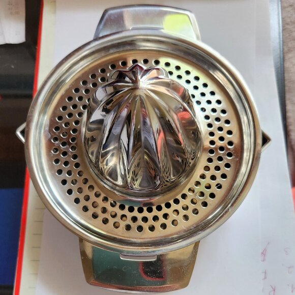 Sur La Table Stainless Steel 2-piece Citrus Juicer, 13 oz. - Picture 5 of 9